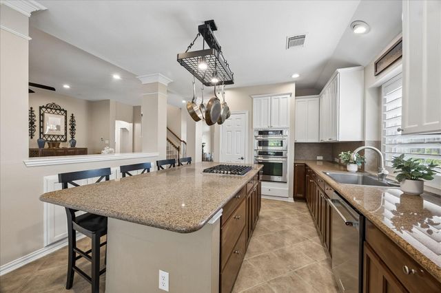 11 S Concord Valley Place, The Woodlands, TX 77382