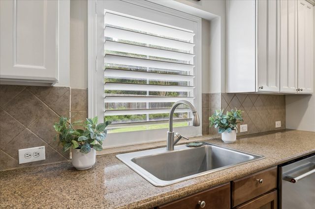 11 S Concord Valley Place, The Woodlands, TX 77382