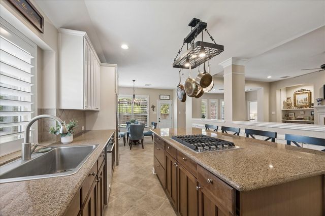 11 S Concord Valley Place, The Woodlands, TX 77382