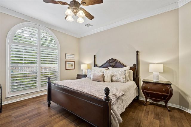 11 S Concord Valley Place, The Woodlands, TX 77382