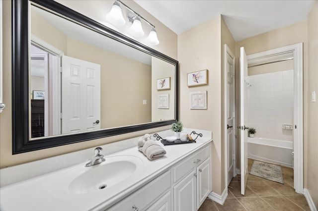 11 S Concord Valley Place, The Woodlands, TX 77382