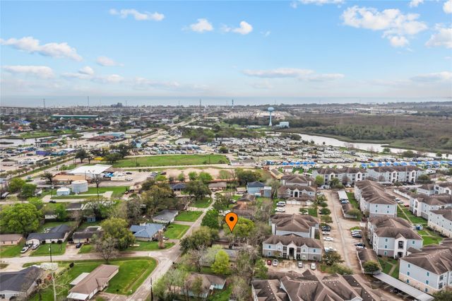 1215 Esther Street, Kemah, TX 77565