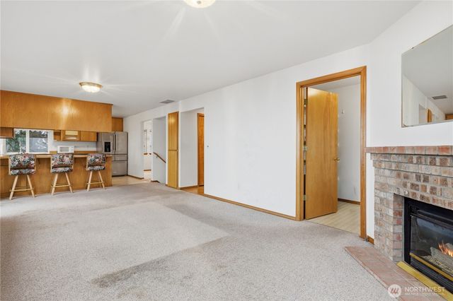 1924 5th Street SE, Puyallup, WA 98372