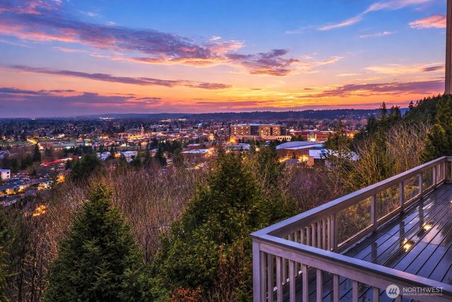 1924 5th Street SE, Puyallup, WA 98372