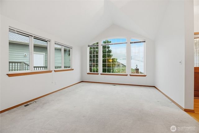 1924 5th Street SE, Puyallup, WA 98372