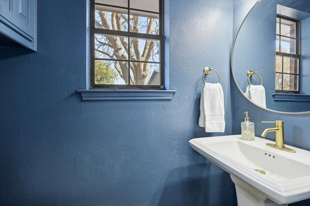 2214 Parkside Drive, Denton, TX 76201