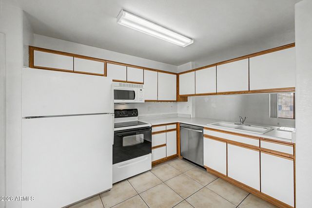 1440 W DIAMOND Avenue, Apache Junction, AZ 85120