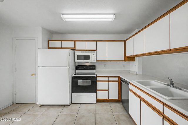 1440 W DIAMOND Avenue, Apache Junction, AZ 85120