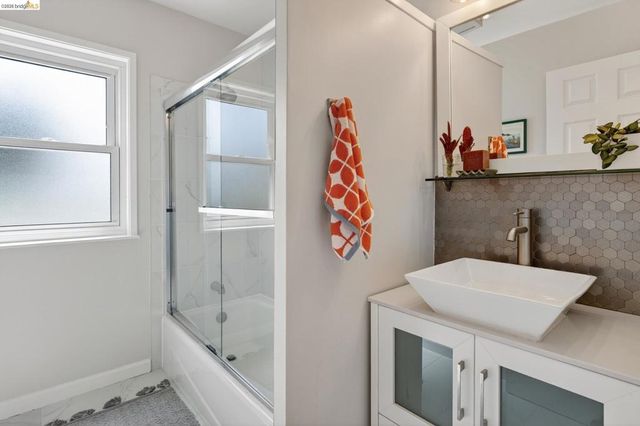 15066 Andover St, San Leandro, CA 94579