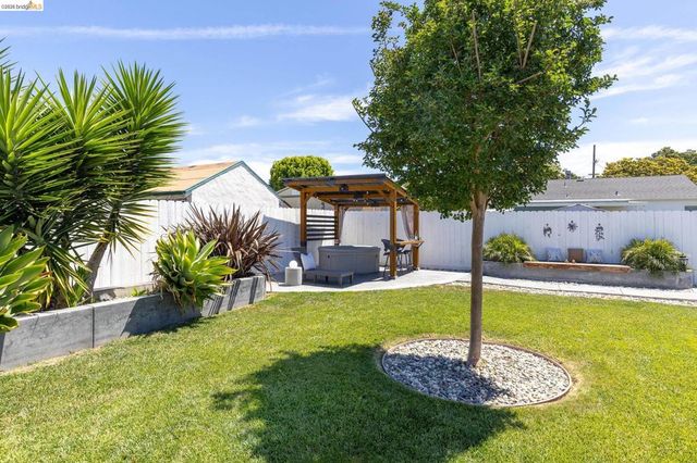 15066 Andover St, San Leandro, CA 94579