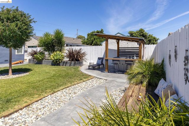 15066 Andover St, San Leandro, CA 94579