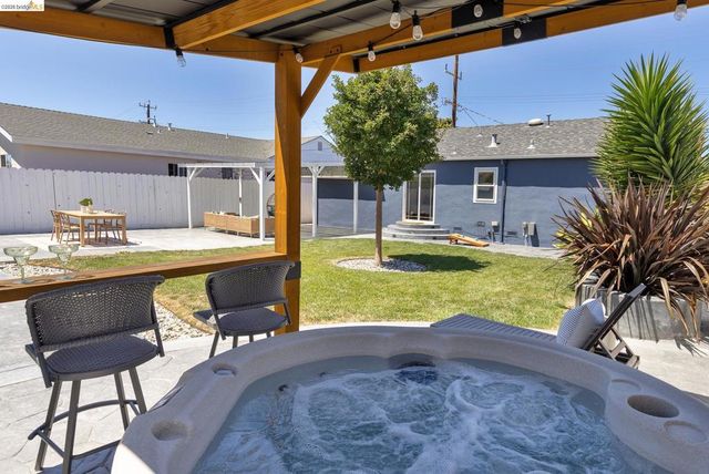 15066 Andover St, San Leandro, CA 94579