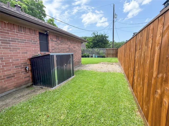 1159 Carey Drive, Angleton, TX 77515