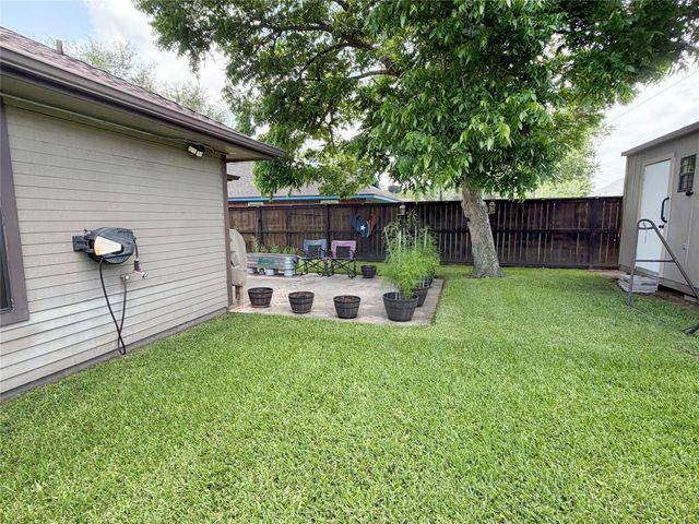 1159 Carey Drive, Angleton, TX 77515