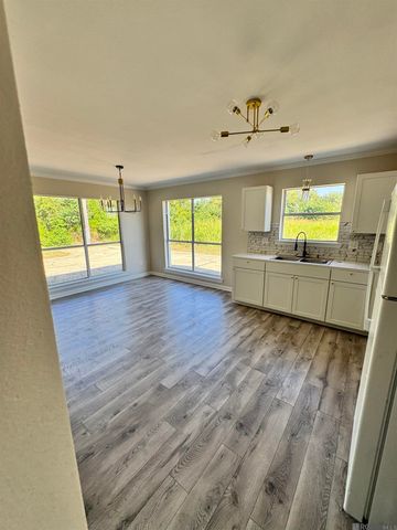 2124 Helm Dr, Baton Rouge, LA 70820