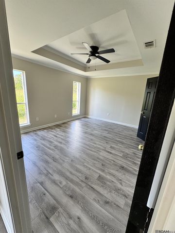 2124 Helm Dr, Baton Rouge, LA 70820