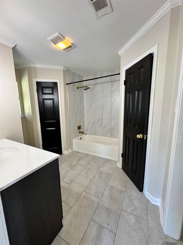 2124 Helm Dr, Baton Rouge, LA 70820