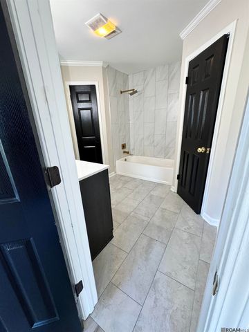 2124 Helm Dr, Baton Rouge, LA 70820