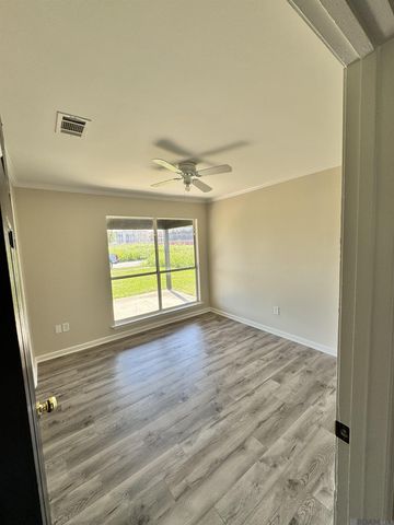 2124 Helm Dr, Baton Rouge, LA 70820