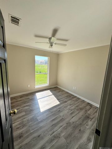 2124 Helm Dr, Baton Rouge, LA 70820