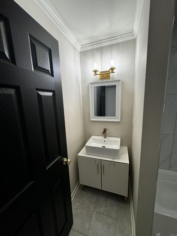 2124 Helm Dr, Baton Rouge, LA 70820