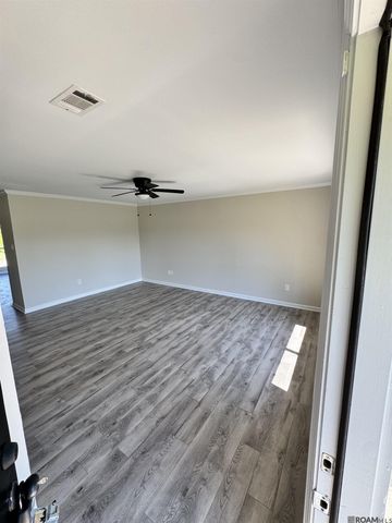 2124 Helm Dr, Baton Rouge, LA 70820