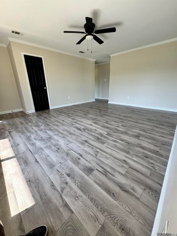 2124 Helm Dr, Baton Rouge, LA 70820