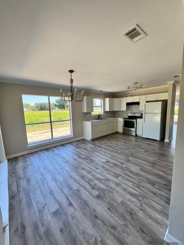 2124 Helm Dr, Baton Rouge, LA 70820