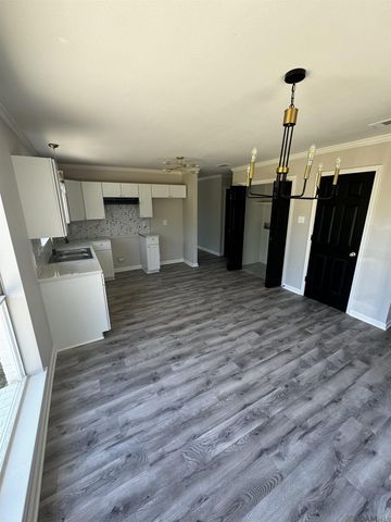 2124 Helm Dr, Baton Rouge, LA 70820