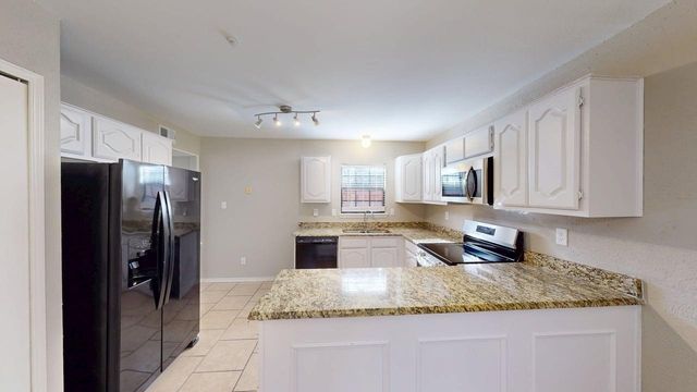 600 Canyon Side Way, Irving, TX 75063