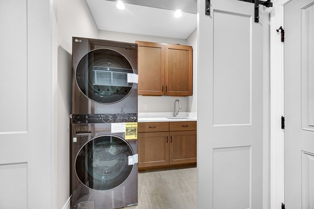 194 N Cricket Knoll Court, Valparaiso, IN 46385