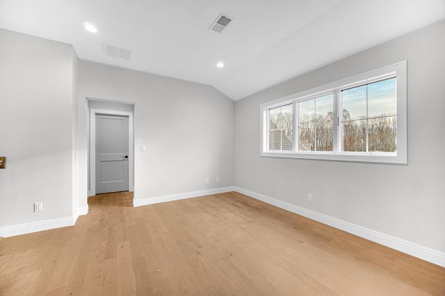 194 N Cricket Knoll Court, Valparaiso, IN 46385