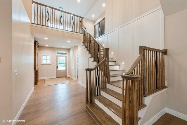 194 N Cricket Knoll Court, Valparaiso, IN 46385