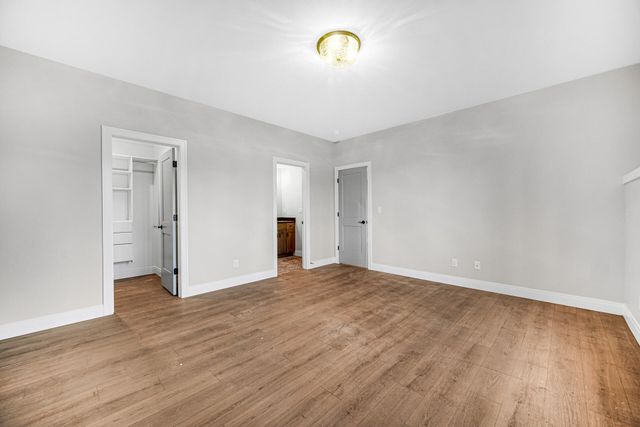 194 N Cricket Knoll Court, Valparaiso, IN 46385