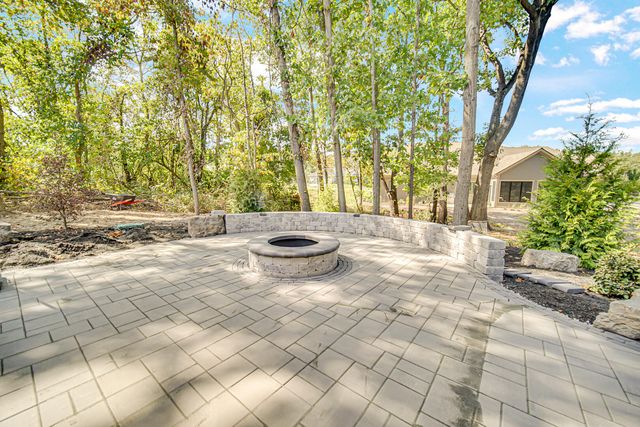 194 N Cricket Knoll Court, Valparaiso, IN 46385