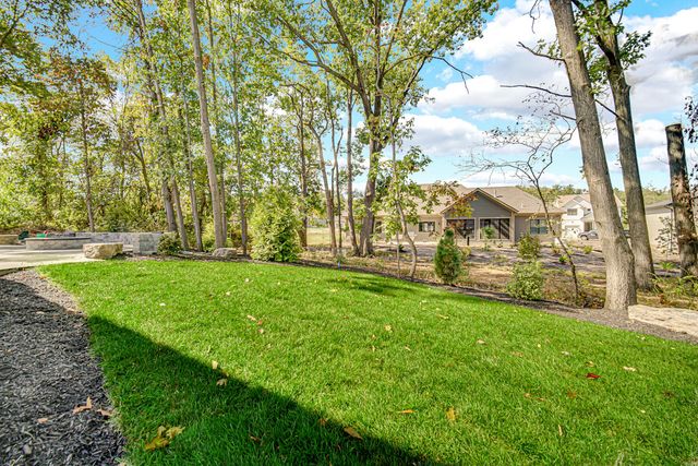 194 N Cricket Knoll Court, Valparaiso, IN 46385