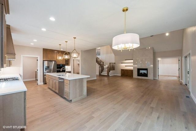 194 N Cricket Knoll Court, Valparaiso, IN 46385