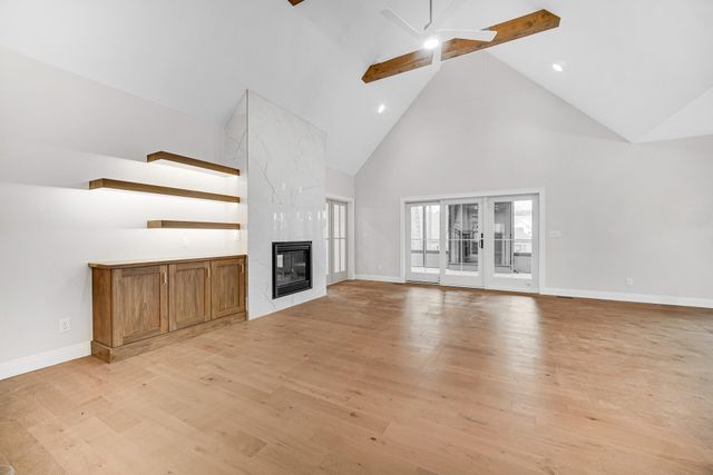 194 N Cricket Knoll Court, Valparaiso, IN 46385