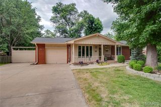 5204 River Aire Drive, Godfrey, IL 62035