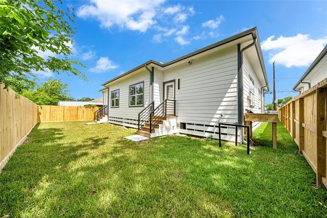 4834 Higgins Street B, Houston, TX 77033