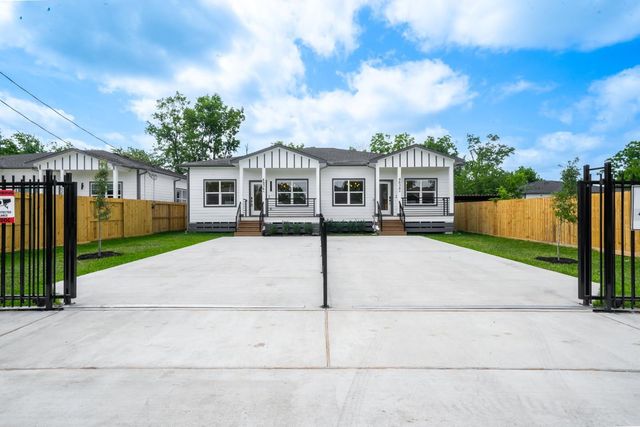 4834 Higgins Street B, Houston, TX 77033