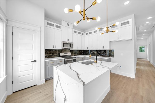 4834 Higgins Street B, Houston, TX 77033