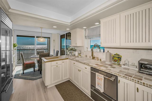 1660 GULF BOULEVARD 202, Clearwater Beach, FL 33767