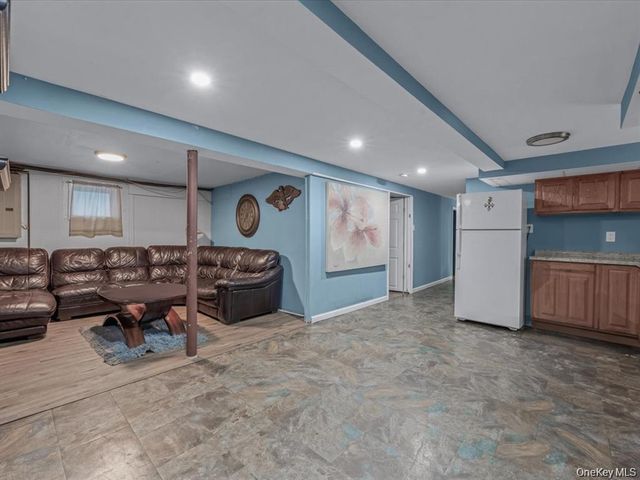 206 Hunnewell Avenue, Elmont, NY 11003