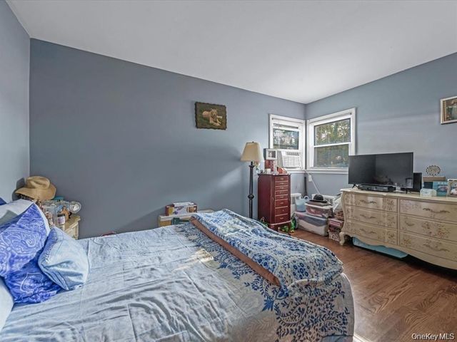 206 Hunnewell Avenue, Elmont, NY 11003