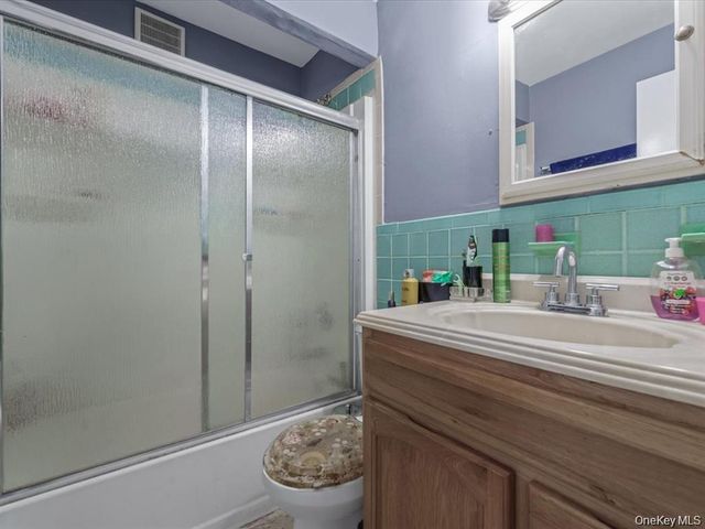 206 Hunnewell Avenue, Elmont, NY 11003