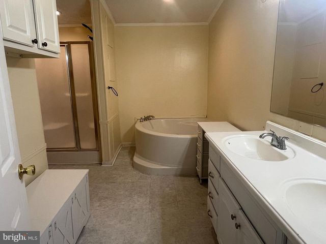 52 CROWN CT, Martinsburg, WV 25401