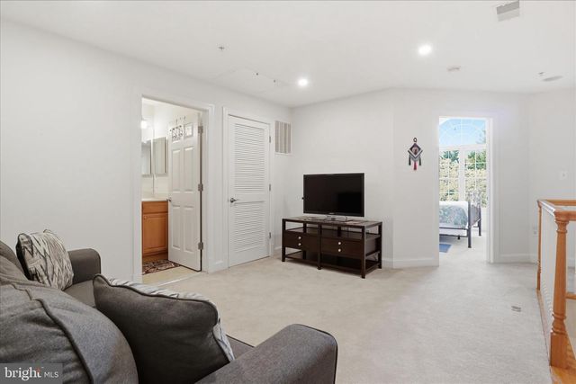 6816 RIGBY LN, Mclean, VA 22101