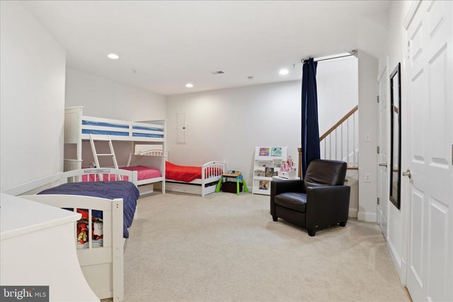 6816 RIGBY LN, Mclean, VA 22101