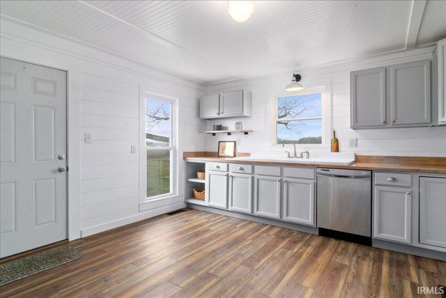 4833 N SHILOH CHURCH Road, Patoka, IN 47666